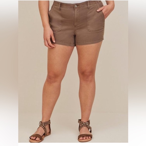 Torrid plus size shorts, lightweight breathable twill, medium stretch, NWT, 20, - Picture 3 of 6